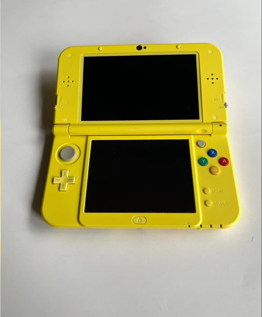 Nintendo New 3DS XL Special Edition Pikachu